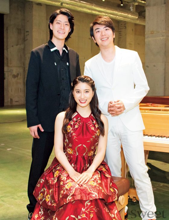 土屋太鳳、霜降り粗品がピアノ共演！クラシック100曲アルバムがスゴイ