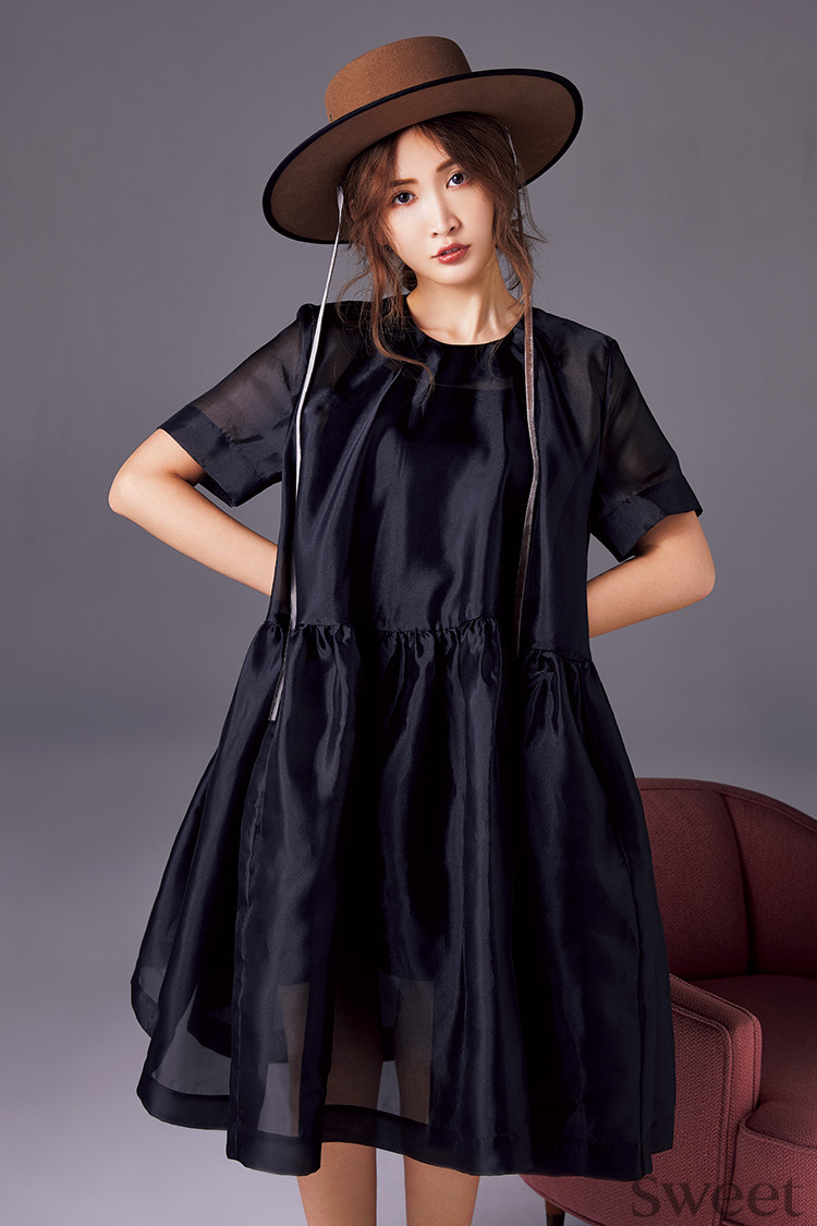 紗栄子、小嶋陽菜、齋藤飛鳥が“お気に”ドレスを披露！美女はみんな黒が好き!?