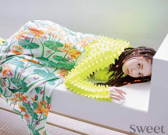 乃木坂46齋藤飛鳥がロエベのドレスでパーティーガールに♡  夏こそ大胆ルックで冒険！