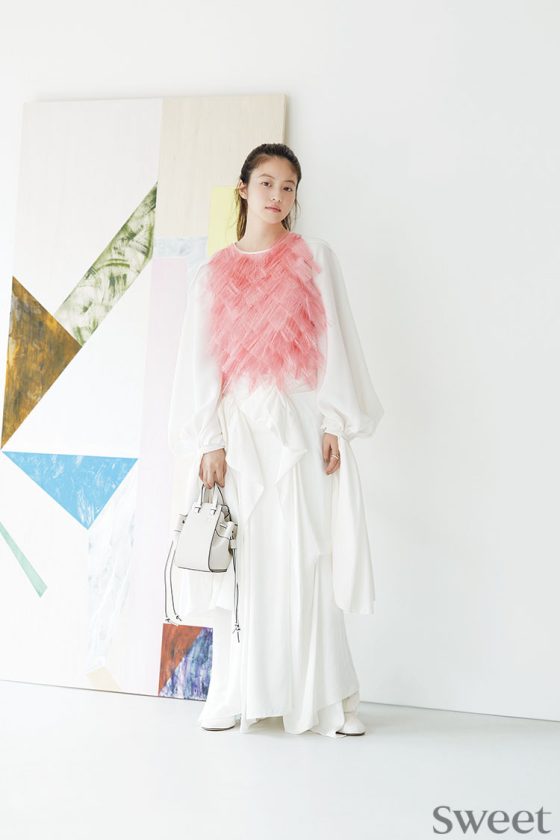 今田美桜が誘うロエベ秋の新作バッグ