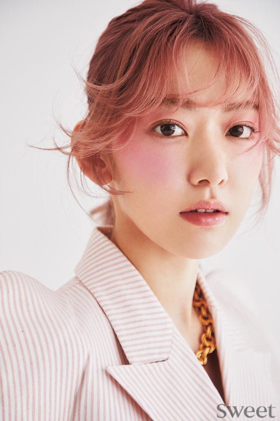 宮脇咲良、ピンクチークで新しい私に！