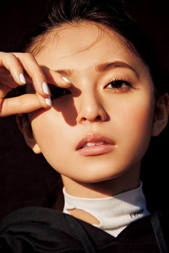 齋藤飛鳥が大人に変身。PRADAを纏ってモードに魅せる