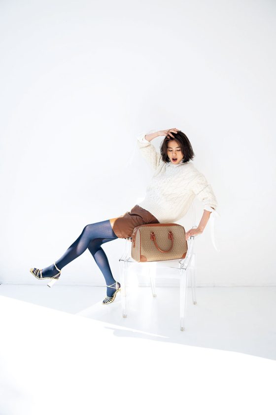 佐藤晴美が纏う！ 冬のトキメキミニスカルック