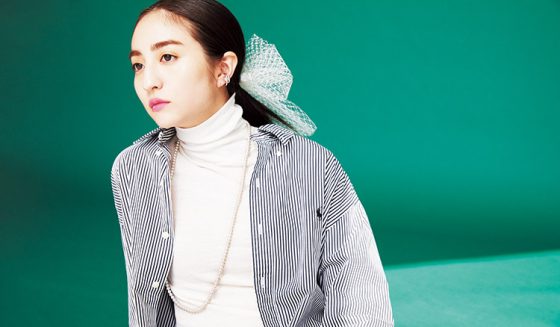 【堀田茜が魅せる】春シャツを脱コンサバに！レイヤード＆アクセサリーで楽しむ秘訣♡