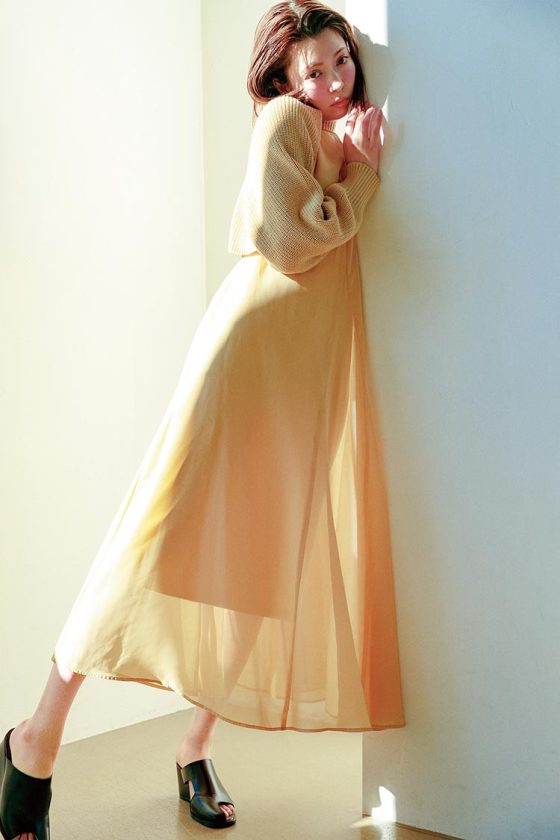 八木アリサが魅せる着回し力抜群のセットアップドレスの着こなし術