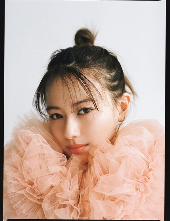 女優・山本舞香さんがいま着たい服のムード、カラー、ブランドって？