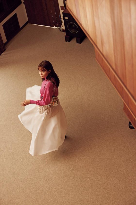 【八木アリサ】フューシャピンクでコーデの旬度が急上昇！効果絶大の合わせワザ