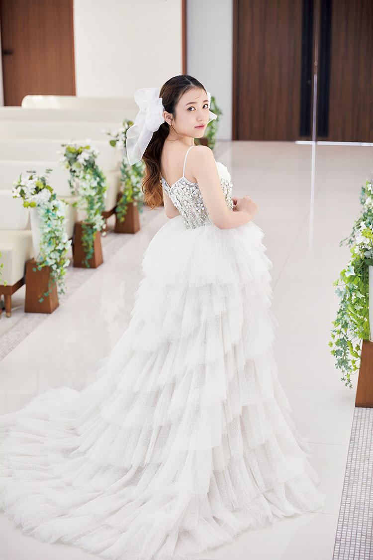 矢吹奈子が世界一可愛い姫に♡トレンド感溢れるsweet的「運命のドレス」をお届け！
