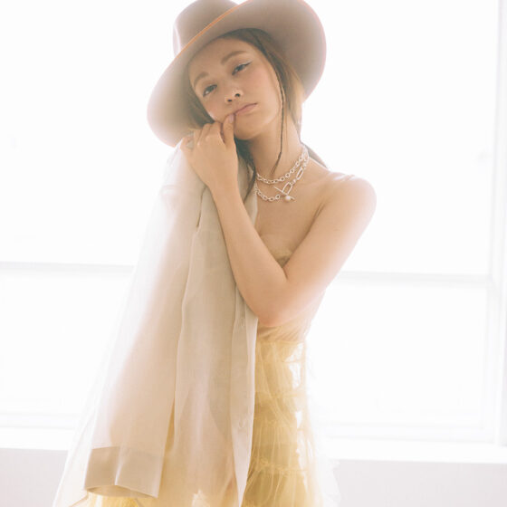 谷まりあがエロカワに魅せる♡真夏のエモ～い肌見せコーデ集