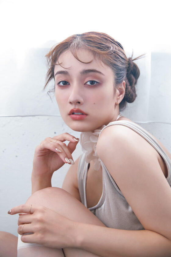 アイシャドウは下まぶたのみ！魅惑の気だるげなモードメイクHow to♡