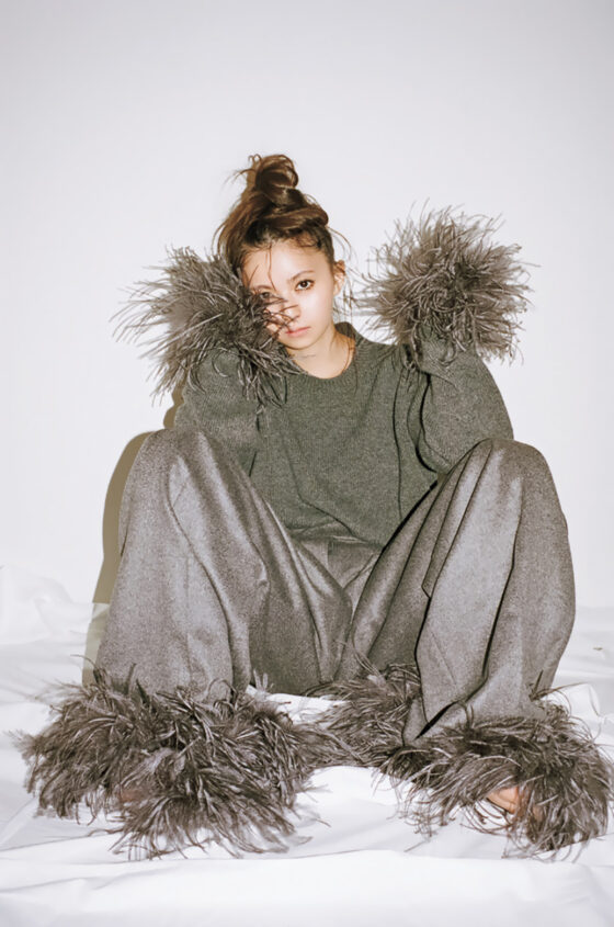 クラシック映画のヒロイン像をグラマラスに演じる【齋藤飛鳥 連載 FASHION FRUITS】