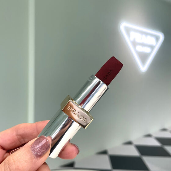 プラダ ビューティがいよいよ日本上陸！ 色も質感もケア効果もハイスペックすぎる♡ 【BEAUTY BUZZ】