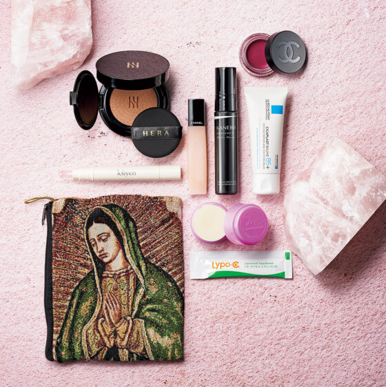 真似したくなるコスメの宝庫！人気ヘアメイクのコスメポーチとその中身を大公開♡