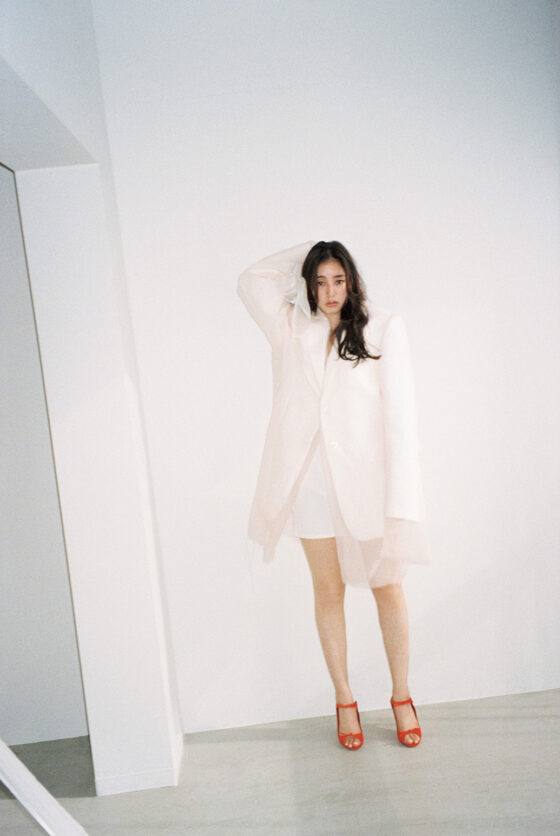 【新木優子】が着こなす♡ モードなリボンスタイル