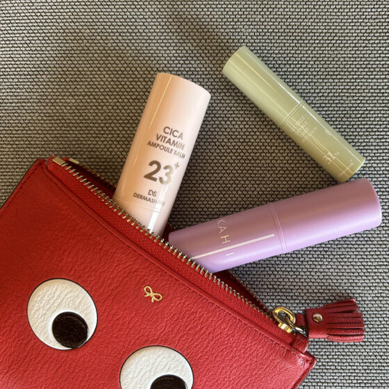 オフィスに、リビングに、ポーチに！ 今、欲しいのはマルチバームスティック♡【BEAUTY BUZZ】