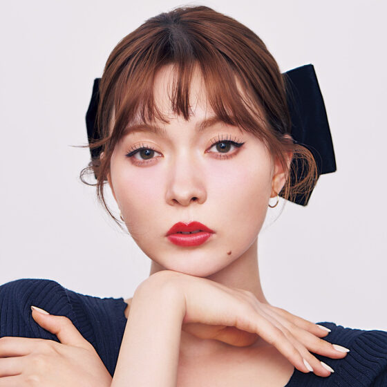 【おうちで簡単ヘアアレンジ】バックスタイルも可愛い！ツイスト×リボンバレッタ