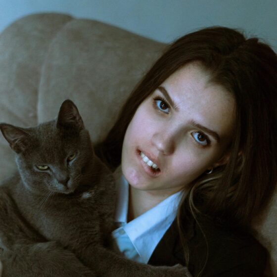 犬系女子と猫系女子のイイとこ取りで男性を沼らせちゃう！?　愛され女子になる方法♡