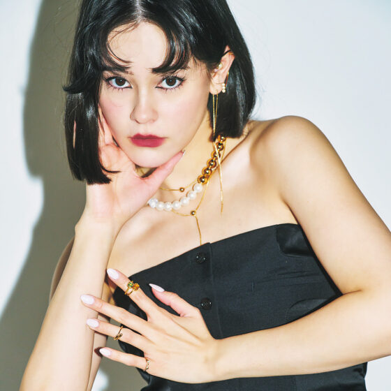 【ゴールドジュエリー】夏コーデを格上げ！圧倒的気品を纏える小物たち