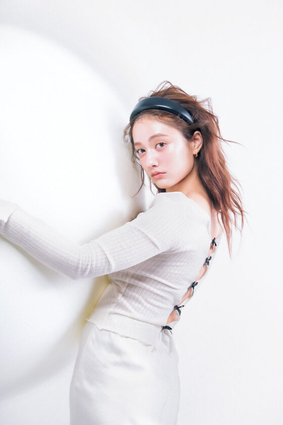 【リボントップス】チラ見え肌にキュン。穴あきデザインが今キテる