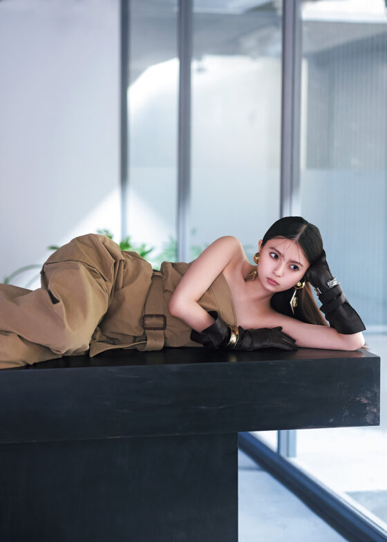 【齋藤飛鳥】ヘルシーな色気にドキッ！サンローランのルックをセンシュアルに纏う