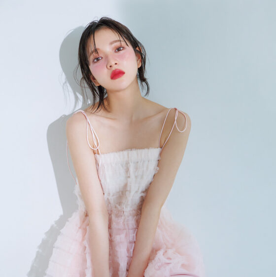 【2024年最新】大注目の赤リップ4選！指でじゅわんと色づけるのがカギ