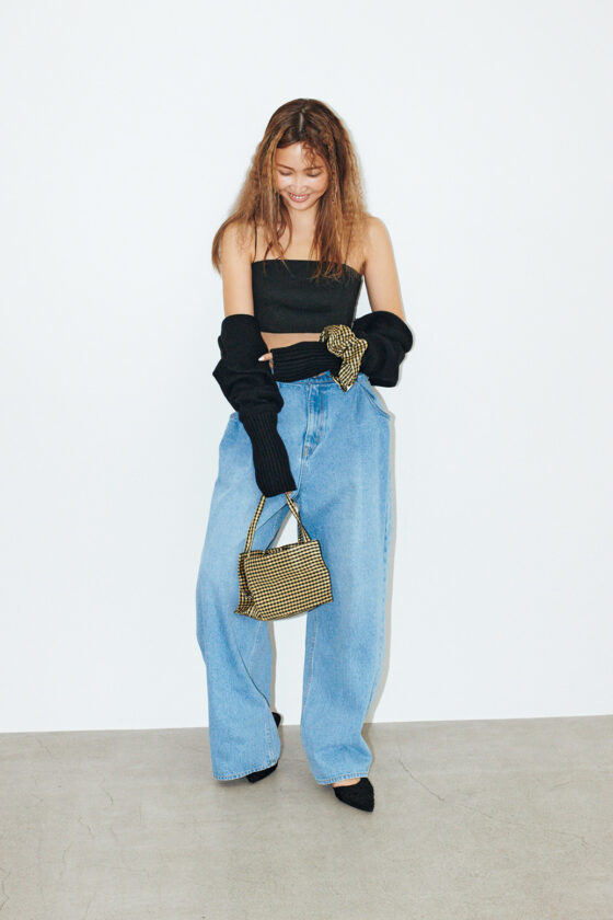 【紗栄子】夏の「デニムコーデ」はコレが正解！大人の肌見せバランスを伝授