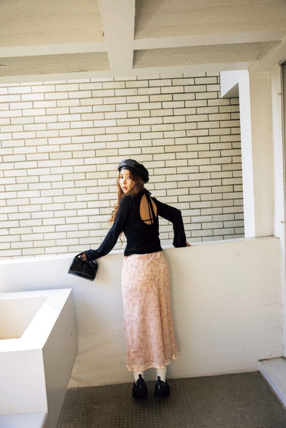 大胆な背中見せ♡ 冬のヘルシー×色っぽコーデ