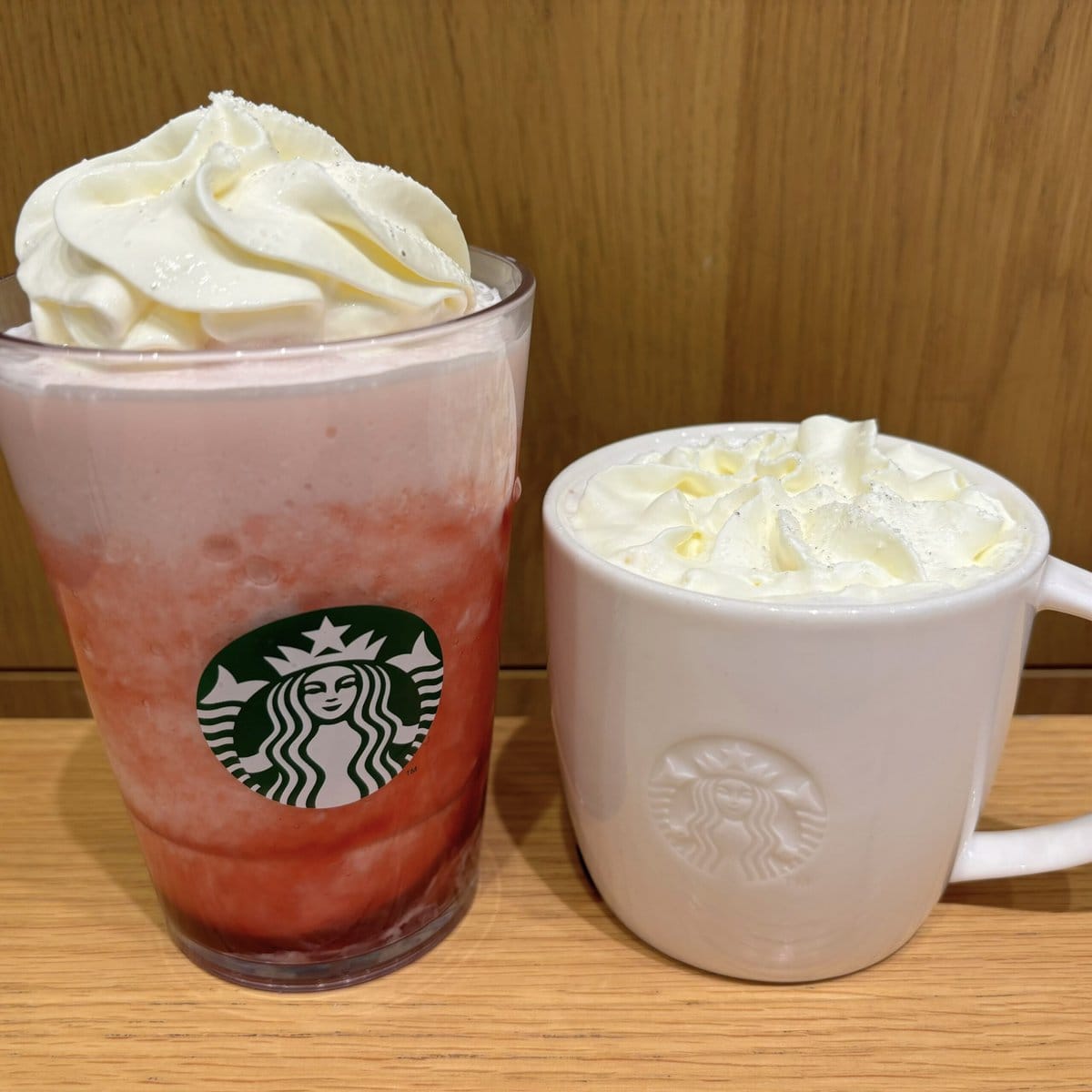 【スタバ新作レポ】濃厚ストロベリーづくし♡ 見た目も可愛いホリデー限定ドリンクを体験