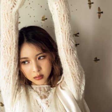 「シースルー」投入で冬コーデにセンシュアルなヌケをプラス