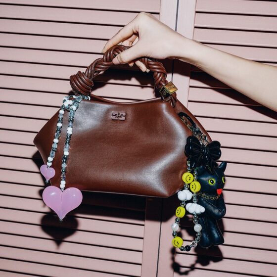 実際に愛用中！モデルたちの私物バッグ＆チャームを大公開♡