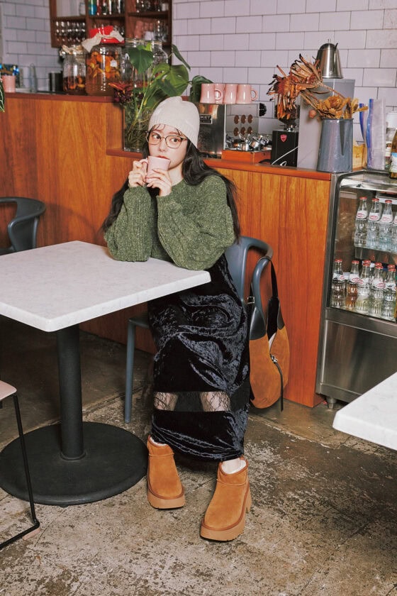 おしゃれ度アップ！オンオフ使える「ベロアワンピース」のお手本コーデ