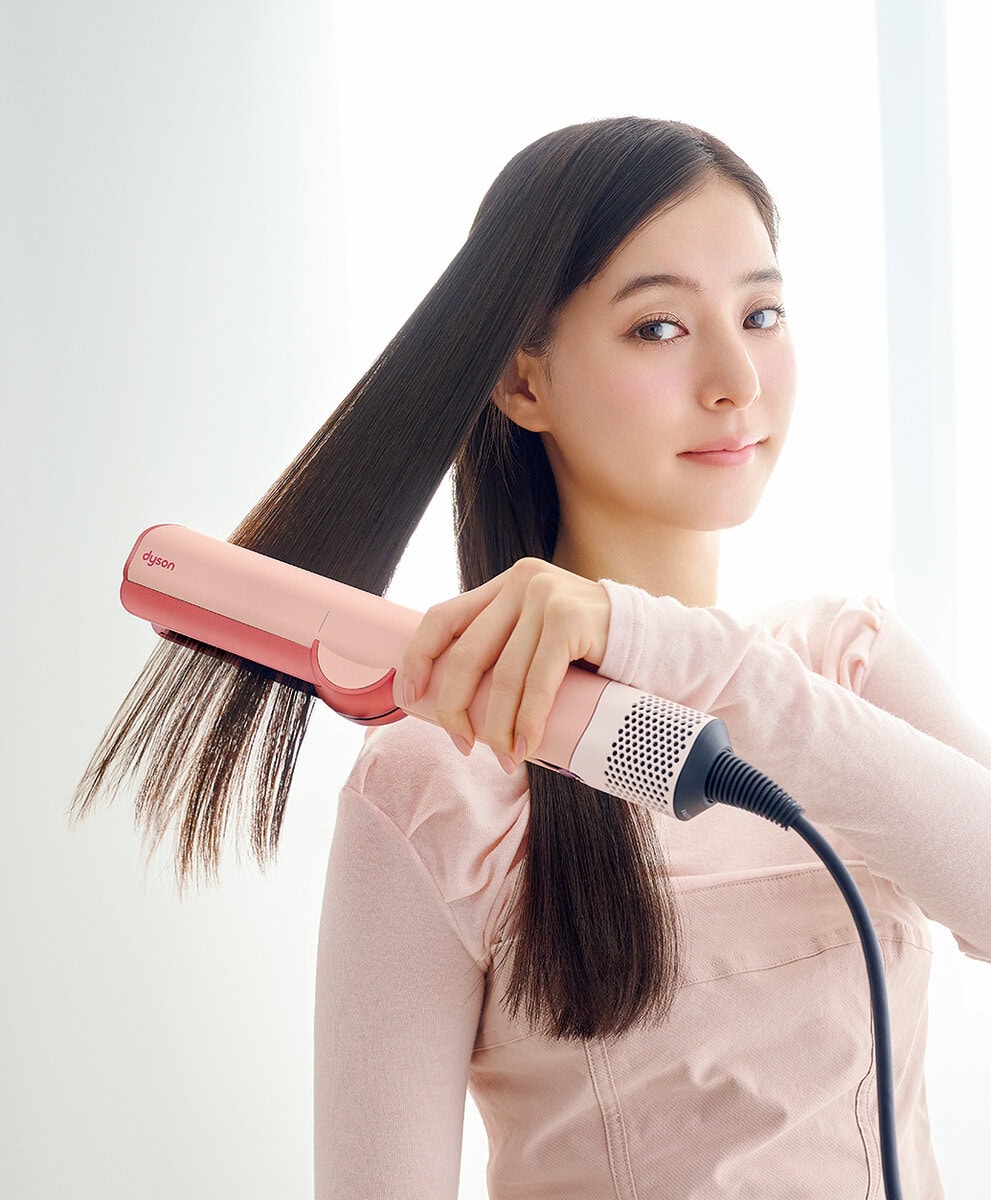 【dyson × 新木優子】忙しい新生活の味方！ 乾かしながら簡単に時短で 理想のストレートヘ。