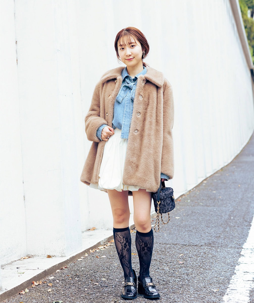 アウター×肌見せ　LILY BROWN