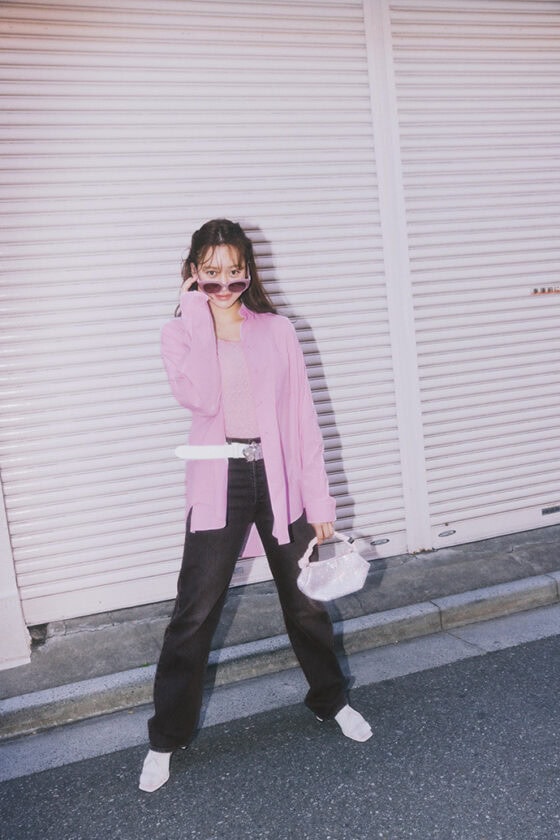 ”ピンクシャツ”はこう着るのが正解！春に真似したい大人可愛いコーデ3選