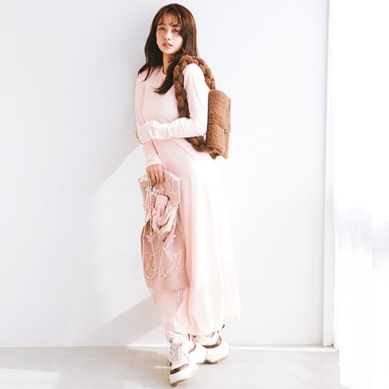 可愛いだけじゃない！メリハリのあるピンクコーデ【谷まりあ】