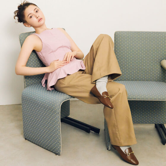 カジュアルもきちんと感も自在！最新「ローファー」で叶える大人の旬コーデ