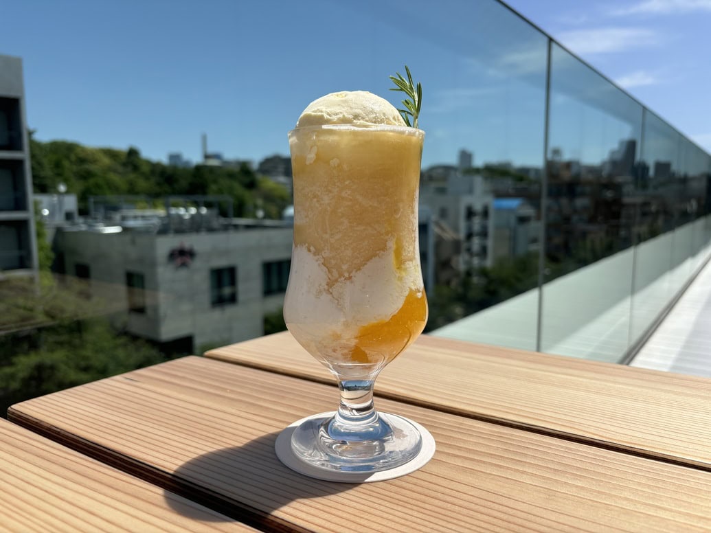 スタバ　ロースタリー 東京　ティバーナ™ フローズン パイナップル コナ ポップ