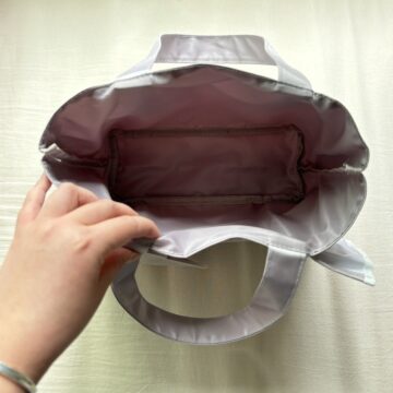 JILL by JILL STUART（ジル バイ ジルスチュアート）　ハート形チャームつきフリルトートバッグ　