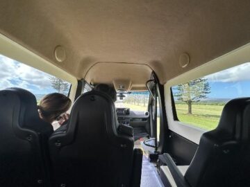 ホテルのスタッフが出迎えてくれるリゾートカー