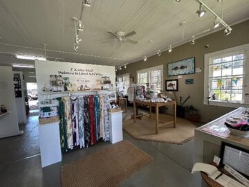 ハワイらしい店内とアイテム