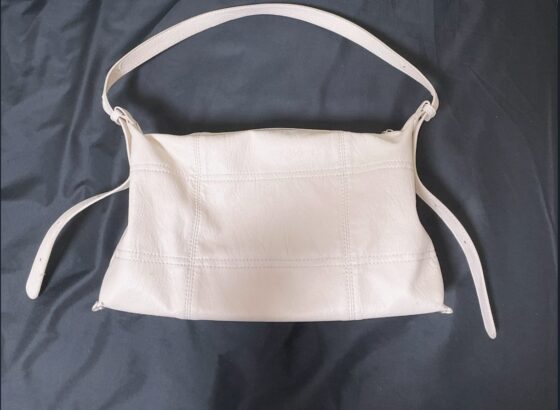 乾燥対策は万全！ sweet lovers「nana」のバッグの中身を大公開♡【sweet lovers】