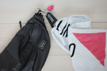 カラビナ付きタオルホルダー　タオルを付けた様子