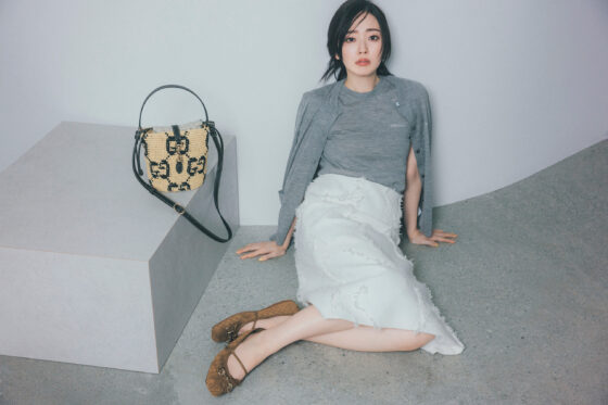 【GUCCI】鈴木愛理が纏う。夏スタイルを格上げする大人の夏小物