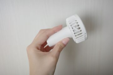 フレ ミニファン ホワイト　手で持った様子