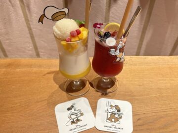 左：愛しのあの子に恋のアタック♡とろけるマンゴーヨーグルト甘酒フロート＜Donald＞　右：おしゃれな小悪魔♡Very berry レモネード〈Daisy〉　