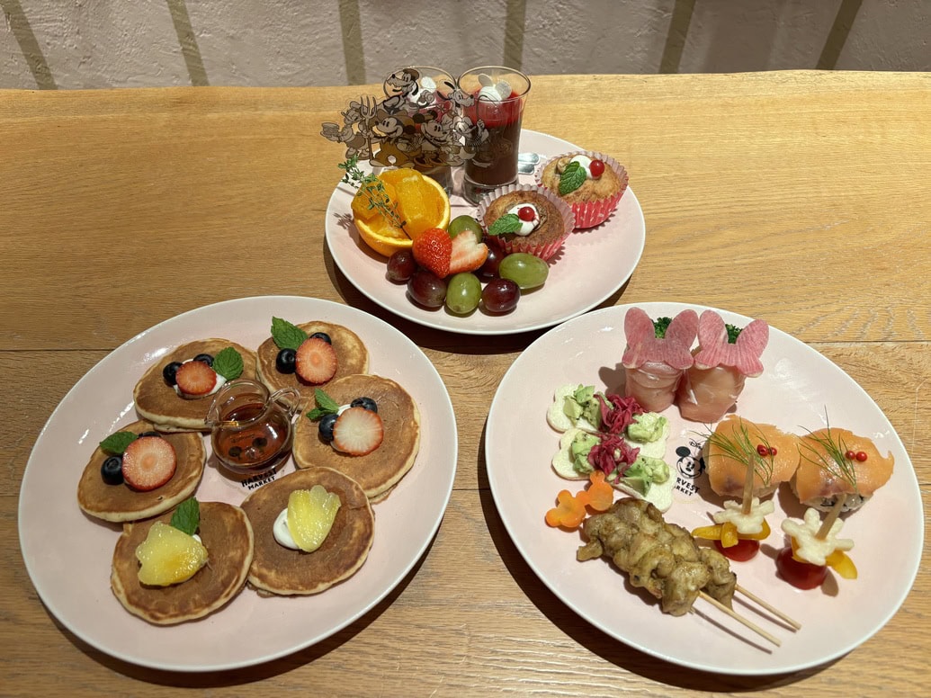 Disney HARVEST MARKET By CAFECOMPANY　HARVEST アフタヌーンティーセット ～Mickey & Friends Style～（ドリンク付）