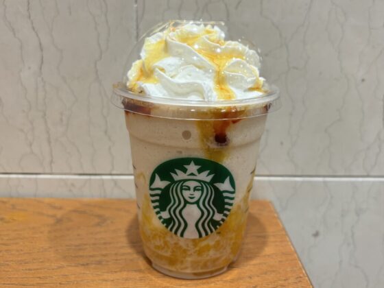 【スタバ新作】まさかの辛さ！？“ホットハニー マンゴー＆ティー フラペチーノ”を飲んでみた！