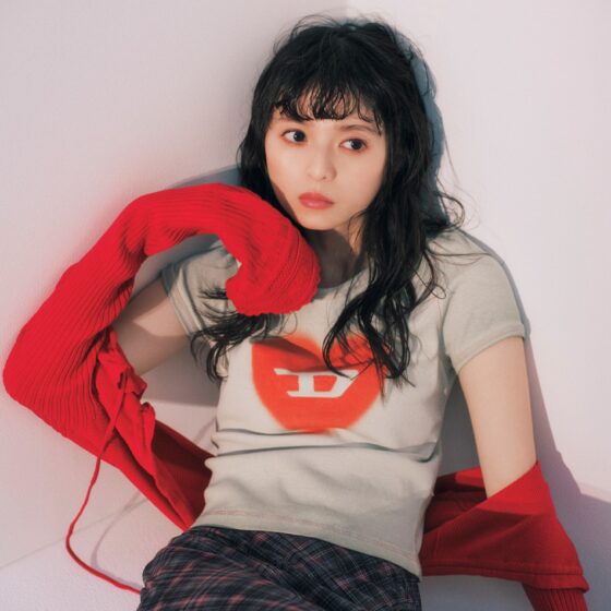 【齋藤飛鳥】カルバン・クラインなど！夏はコレ1枚でキマる「映えTシャツ」コーデ