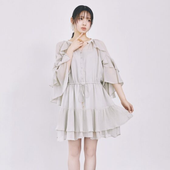 FRUITS ZIPPERの鎮西寿々歌が纏う♡ 周りと差がつく美シルエットな“ミニワンピ”コーデ