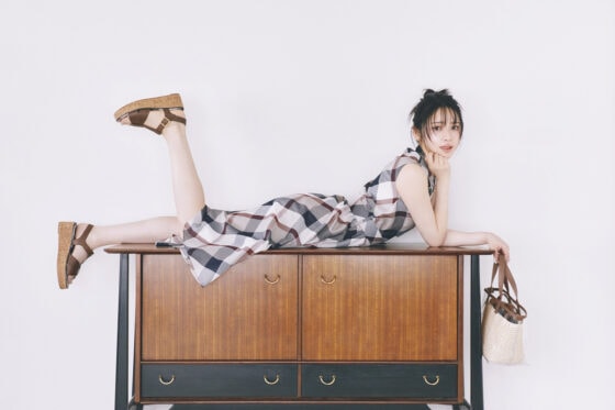【FRUITS ZIPPER・鎮西寿々歌】王道の「チェック柄ワンピ」で華やかに！スタイルアップ効果も♡